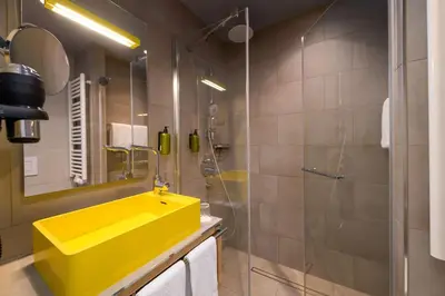 Ein Badezimmer in der Unterkunft Flightgate Munich Airport Hotel, a member of Radisson Individuals