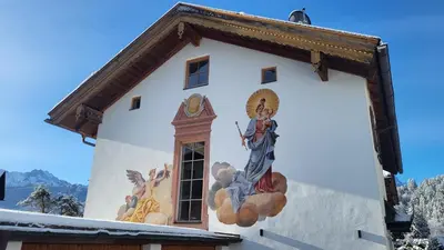 Ein allgemeiner Bergblick oder ein Berglick von des Ferienhauses aus