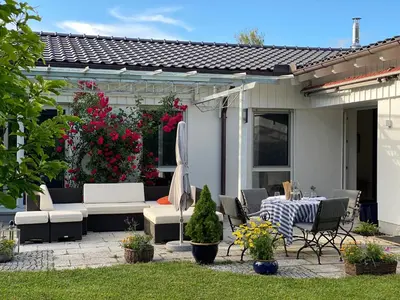 Ein Garten an der Unterkunft Villa Starnberger See