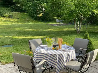 Ein Garten an der Unterkunft Villa Starnberger See