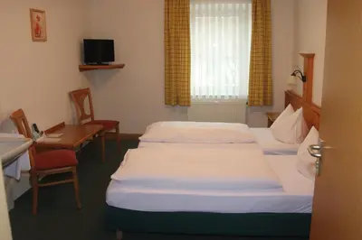 Ein Bett oder Betten in einem Zimmer der Unterkunft Landhotel Gasthof Huber
