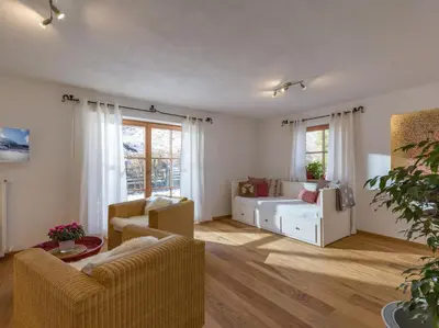 Ein Sitzbereich in der Unterkunft Ferienwohnung Bergahorn