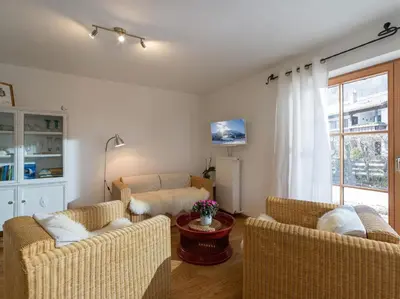 Ein Sitzbereich in der Unterkunft Ferienwohnung Bergahorn