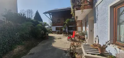 Das Gebäude in dem sich die Ferienwohnung befindet