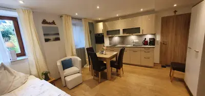 Küche/Küchenzeile in der Unterkunft Ferienwohnung 1 Rinser mittig in Vogtareuth