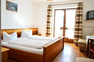 Ein Bett oder Betten in einem Zimmer der Unterkunft Bayersoier Hof