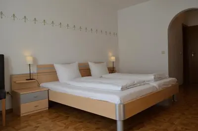 Ein Bett oder Betten in einem Zimmer der Unterkunft Bayersoier Hof