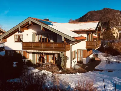 Ein allgemeiner Bergblick oder ein Berglick von der Ferienwohnung aus