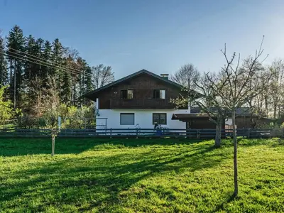 Ein Garten an der Unterkunft Ferienwohnung Schäffer