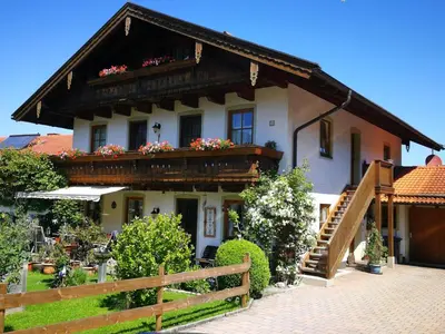 Das Gebäude in dem sich die Ferienwohnung befindet