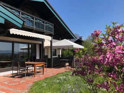Ein Garten an der Unterkunft Ausblick - Auszeit