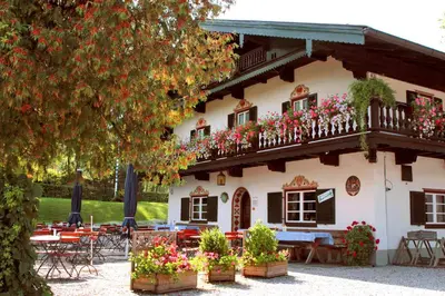 Ein Garten an der Unterkunft Pension Brucker