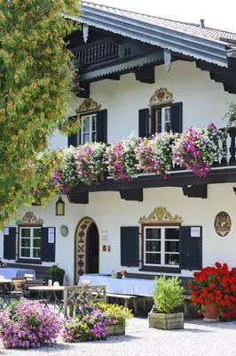 Ein Garten an der Unterkunft Pension Brucker
