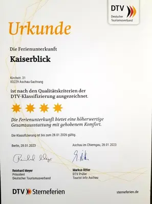 Ein Zertifikat, Auszeichnung, Logo oder anderes Dokument, das in der Unterkunft Ferienwohnung Kaiserblick ausgestellt ist