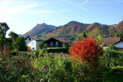 Ein allgemeiner Bergblick oder ein Berglick von der Ferienwohnung aus