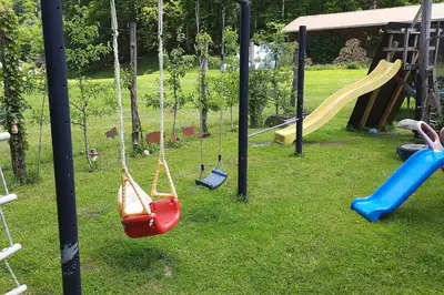 Ein Kinderspielbereich in der Unterkunft Bauernhof Auerhof