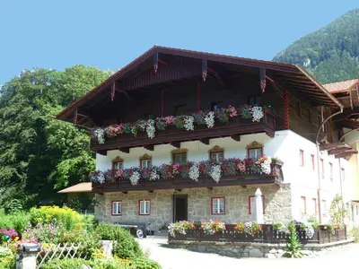 Das Gebäude in dem sich der Bauernhof befindet