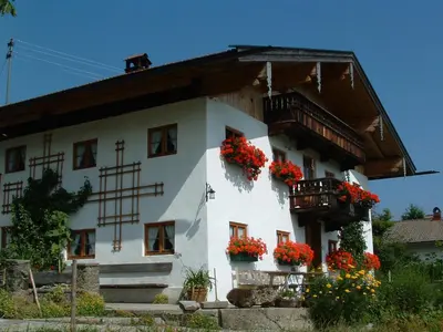 Das Gebäude in dem sich der Bauernhof befindet