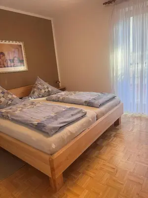 Ein Bett oder Betten in einem Zimmer der Unterkunft Ferienwohnung Schwinghammer