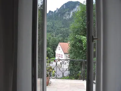Ein allgemeiner Bergblick oder ein Berglick von der Ferienwohnung aus
