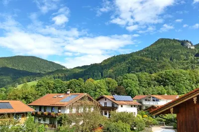Ein allgemeiner Bergblick oder ein Berglick von der Ferienwohnung aus