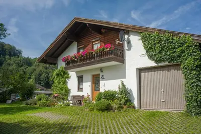 Ein Garten an der Unterkunft Heidinger