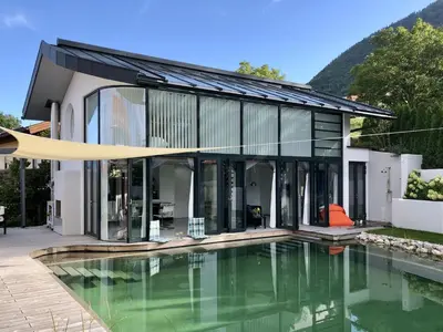 Der Swimmingpool an oder in der Nähe von Das Poolhaus