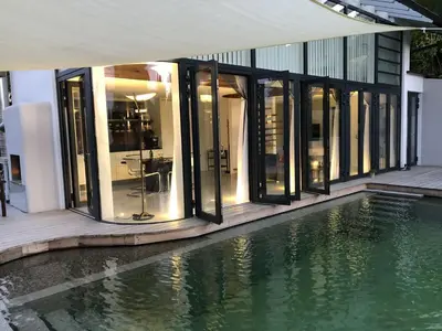 Der Swimmingpool an oder in der Nähe von Das Poolhaus