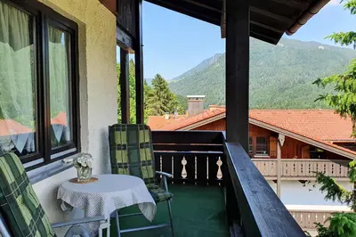 Ein allgemeiner Bergblick oder ein Berglick von der Ferienwohnung aus