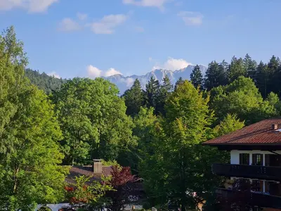 Ein allgemeiner Bergblick oder ein Berglick von der Ferienwohnung aus