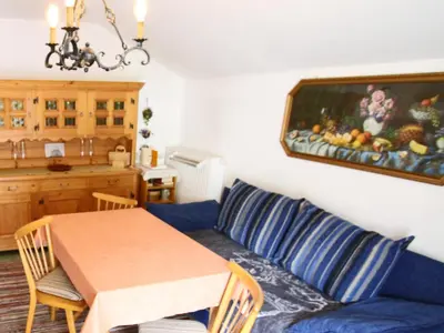Ein Sitzbereich in der Unterkunft Ferienwohnung Haus Jennerwein