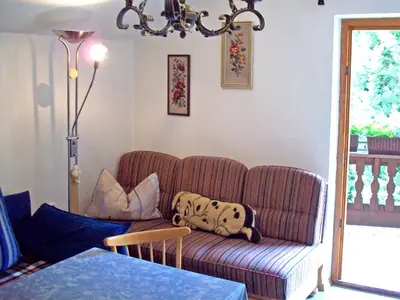 Ein Sitzbereich in der Unterkunft Ferienwohnung Haus Jennerwein