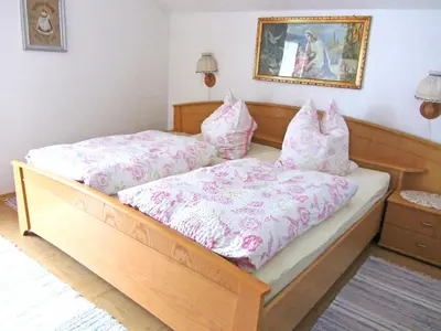 Ein Bett oder Betten in einem Zimmer der Unterkunft Ferienwohnung Haus Jennerwein