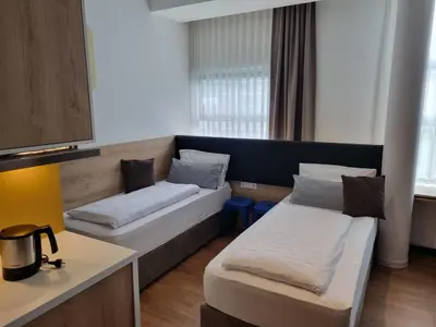 Ein Bett oder Betten in einem Zimmer der Unterkunft my MINGA Airport serviced Apartments
