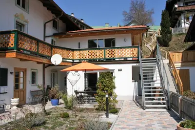 Das Gebäude in dem sich die Ferienwohnung befindet