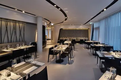 Ein Restaurant oder anderes Speiselokal in der Unterkunft Hotel Campus At Home