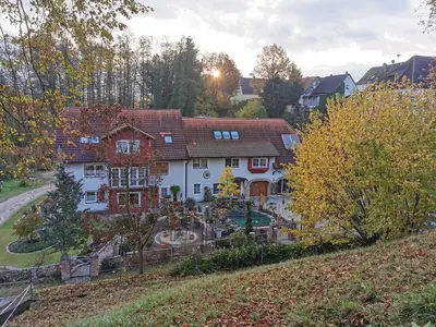 Ein Garten an der Unterkunft Gästezimmer Reitinger