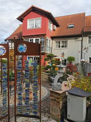 Ein Garten an der Unterkunft Gästezimmer Reitinger