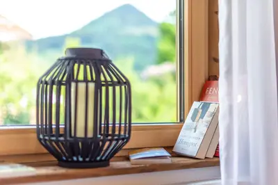 Ein allgemeiner Bergblick oder ein Berglick von der Ferienwohnung aus