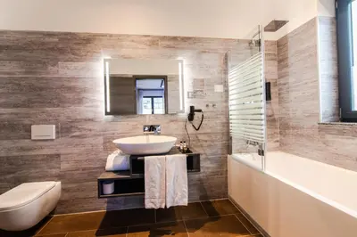 Ein Badezimmer in der Unterkunft Hotel LifeStyle Mindelheim