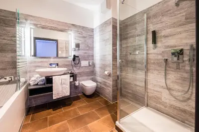 Ein Badezimmer in der Unterkunft Hotel LifeStyle Mindelheim