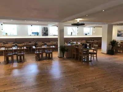 Ein Restaurant oder anderes Speiselokal in der Unterkunft Gästehaus Kling