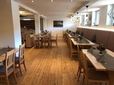 Ein Restaurant oder anderes Speiselokal in der Unterkunft Gästehaus Kling