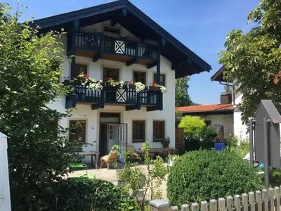 Ein Garten an der Unterkunft Haus Alpenrose, Ferienwohnung 5