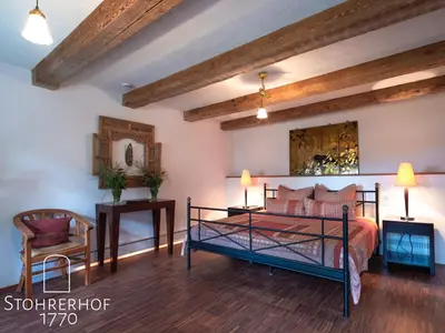 Ein Sitzbereich in der Unterkunft 5 Sterne Ferienhaus Gut Stohrerhof am Ammersee bis 15 Personen