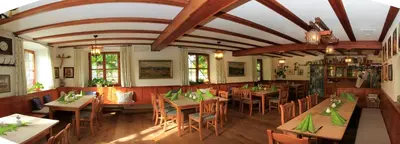 Ein Restaurant oder anderes Speiselokal in der Unterkunft Gasthof Graf