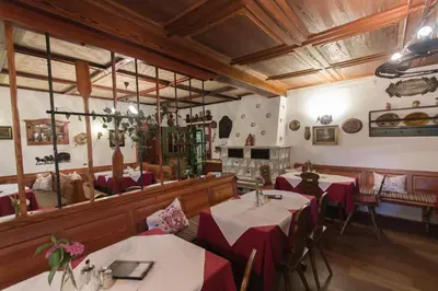 Ein Restaurant oder anderes Speiselokal in der Unterkunft Landhaus Griessee