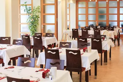 Ein Restaurant oder anderes Speiselokal in der Unterkunft Ammerseehäuser