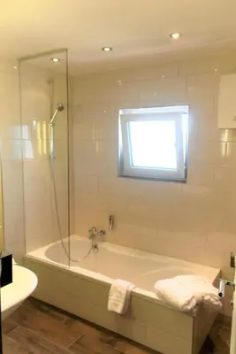 Ein Badezimmer in der Unterkunft Parkhotel Heidehof Long Stay