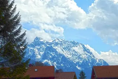 Ein allgemeiner Bergblick oder ein Berglick von der Ferienwohnung aus